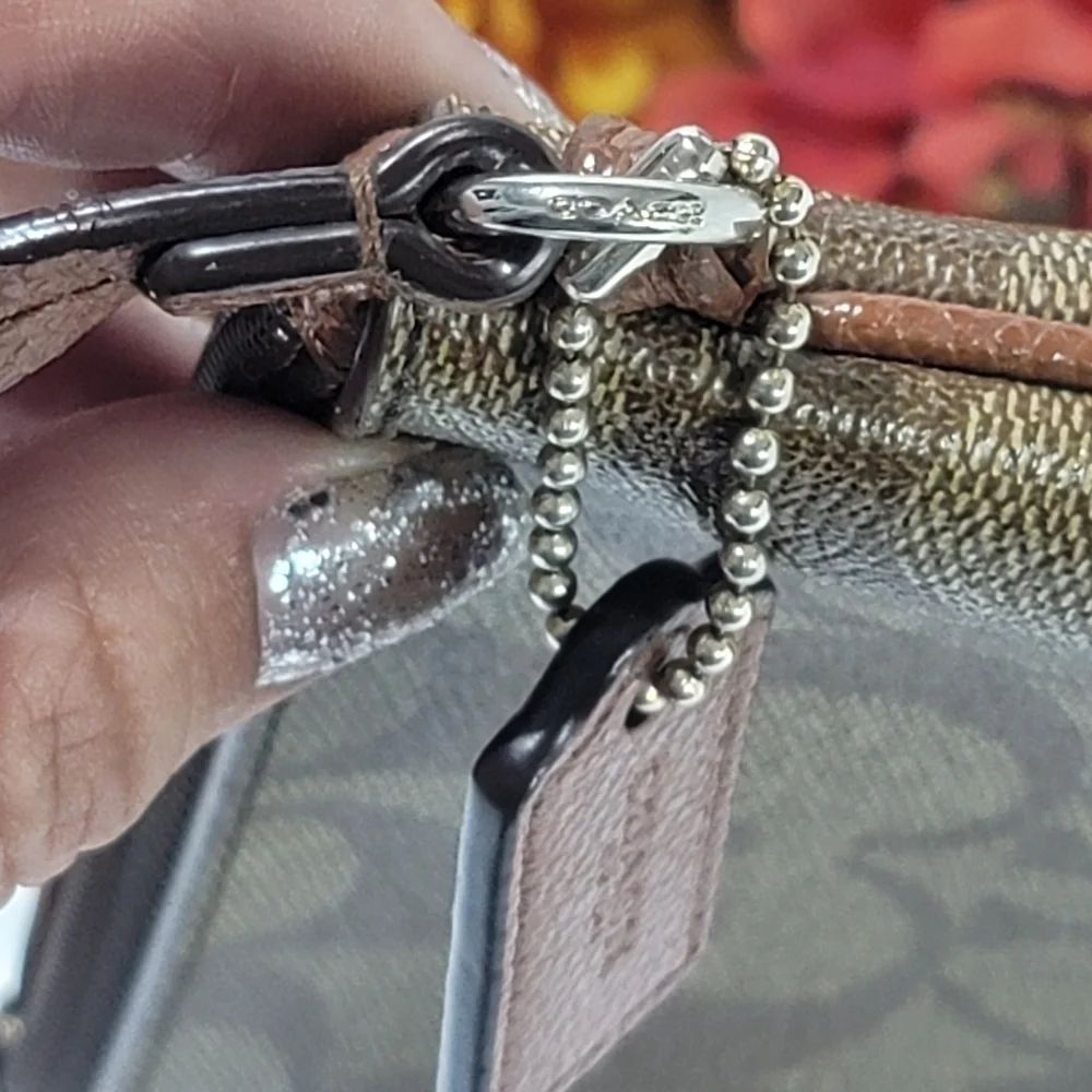 COACH WOMEN WRISTLET BROWN